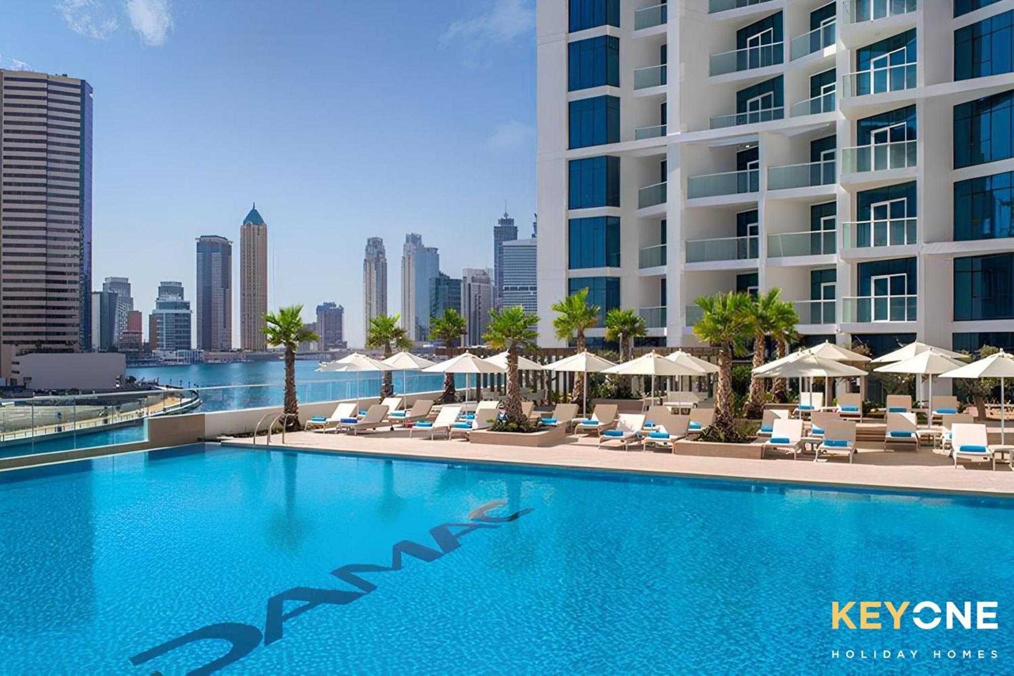 Sleek Studio In Prive With Stunning Canal View Dubai Buitenkant foto