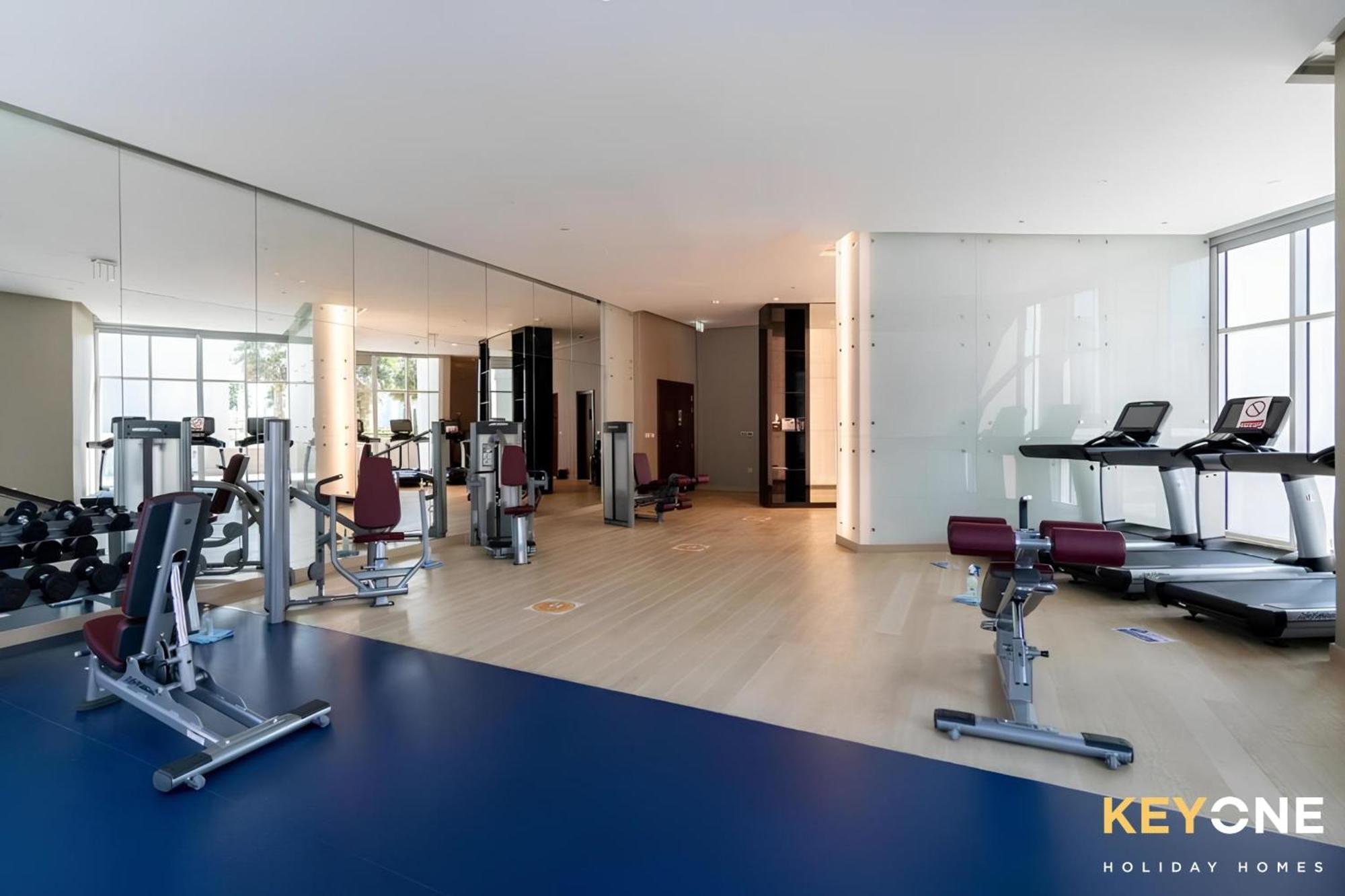 Sleek Studio In Prive With Stunning Canal View Dubai Buitenkant foto