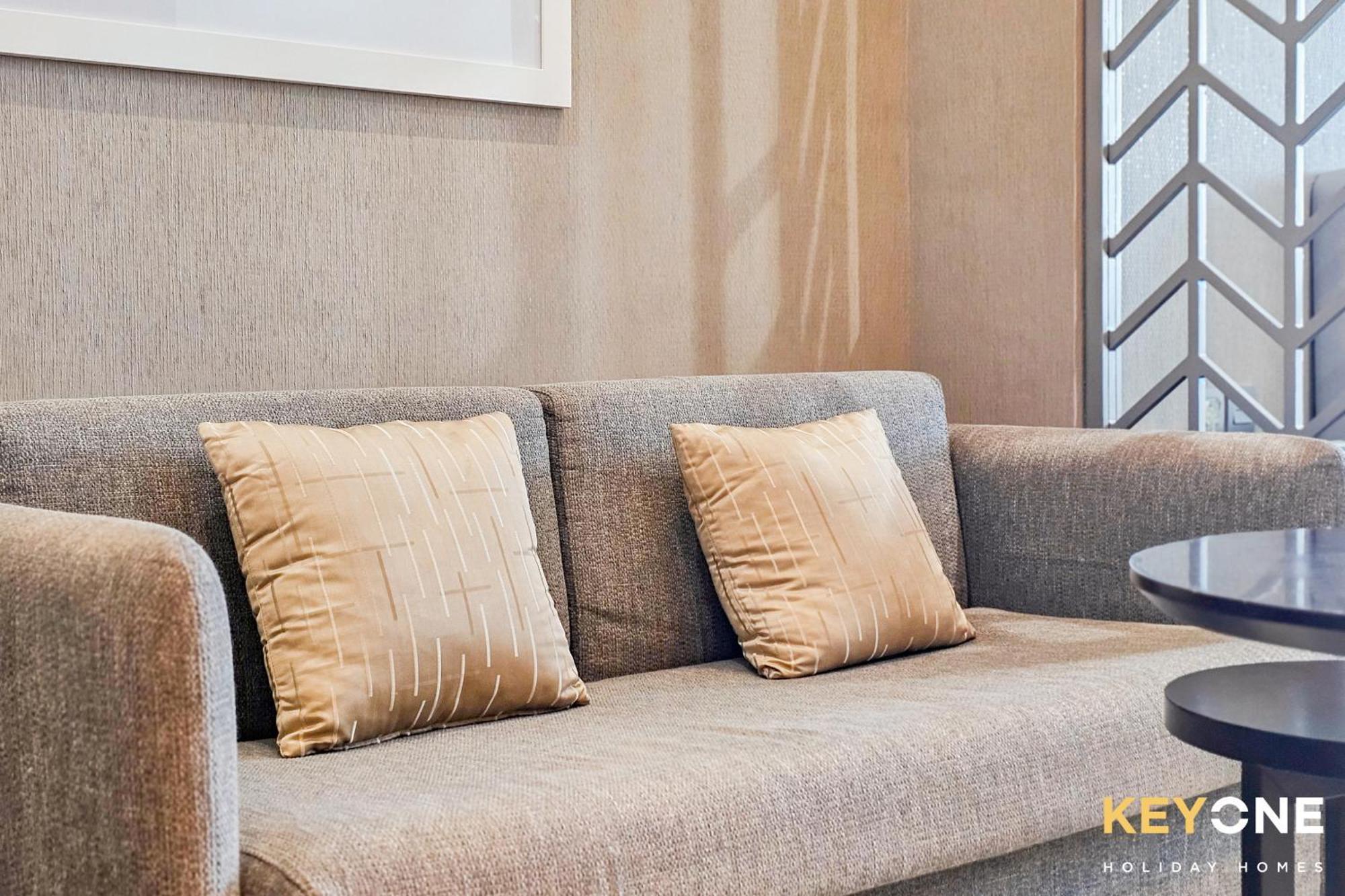 Sleek Studio In Prive With Stunning Canal View Dubai Buitenkant foto
