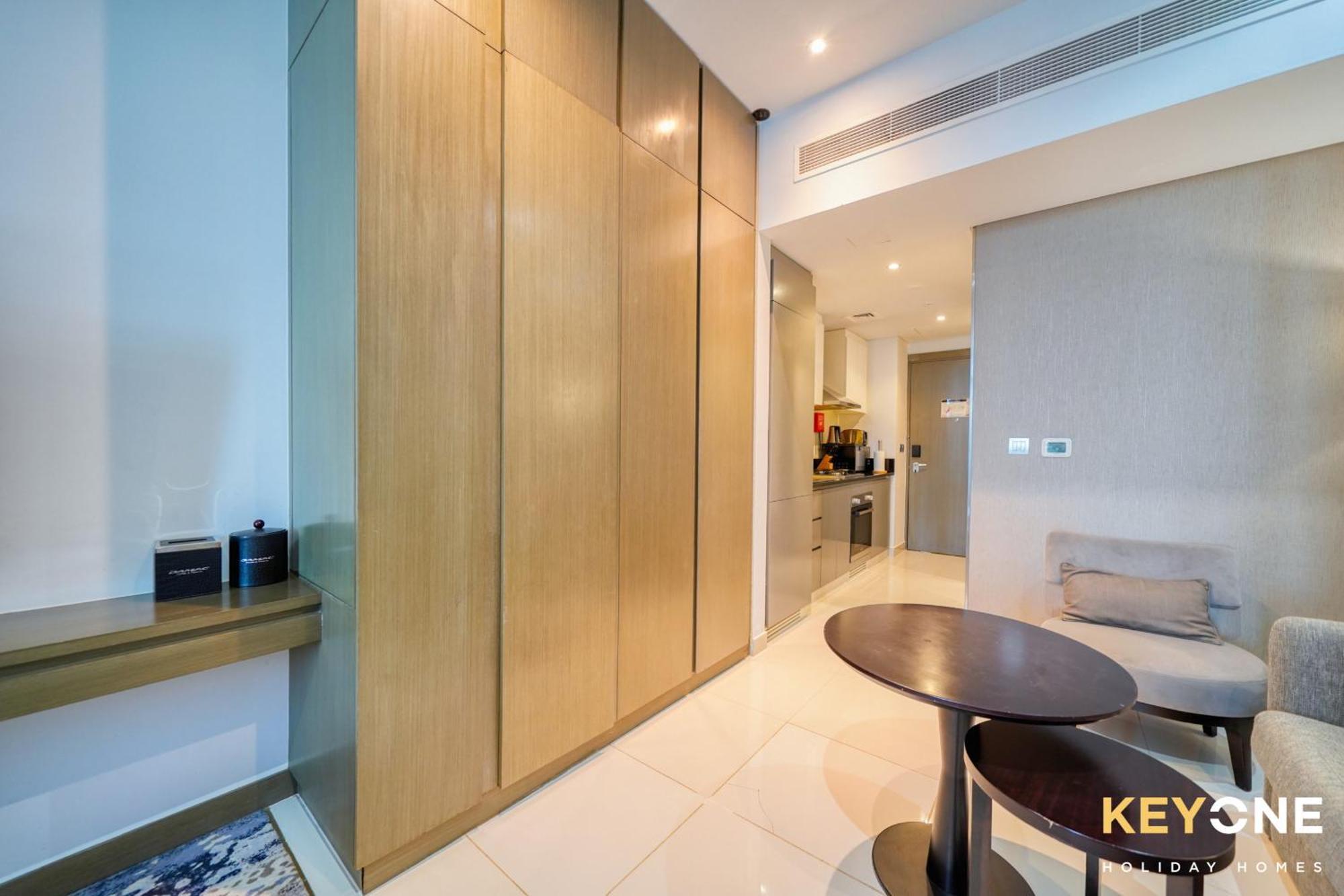 Sleek Studio In Prive With Stunning Canal View Dubai Buitenkant foto