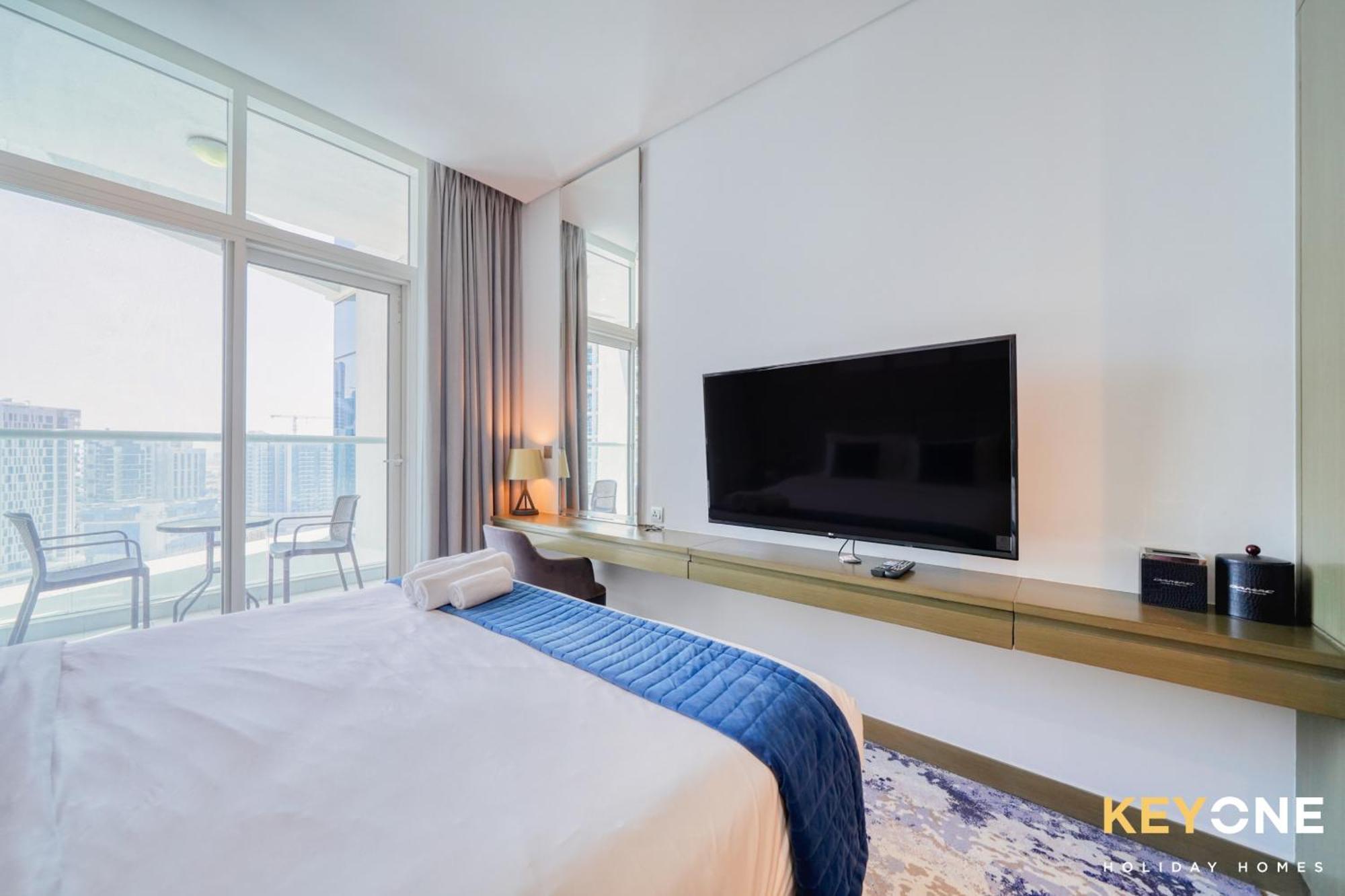 Sleek Studio In Prive With Stunning Canal View Dubai Buitenkant foto