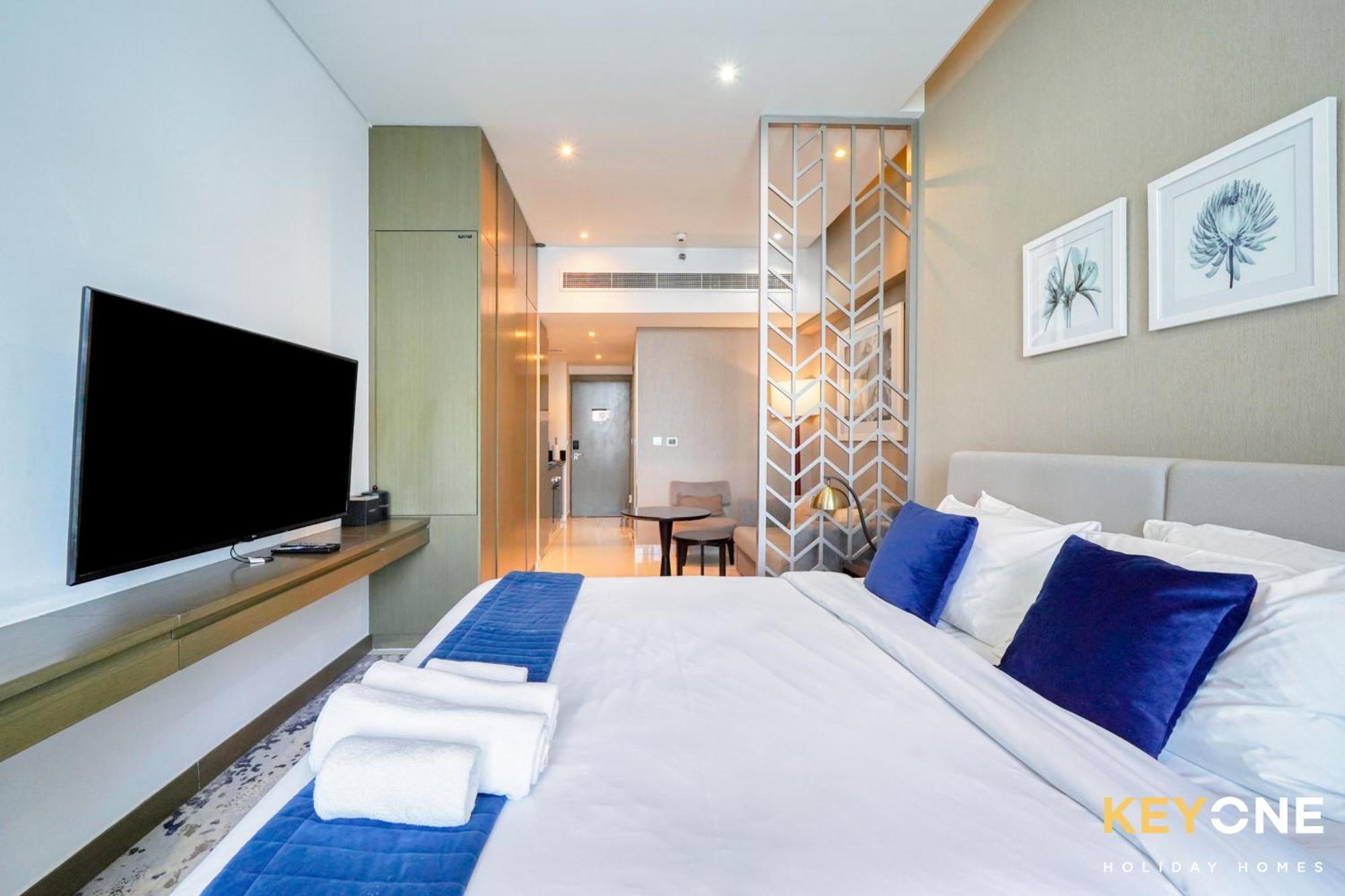 Sleek Studio In Prive With Stunning Canal View Dubai Buitenkant foto