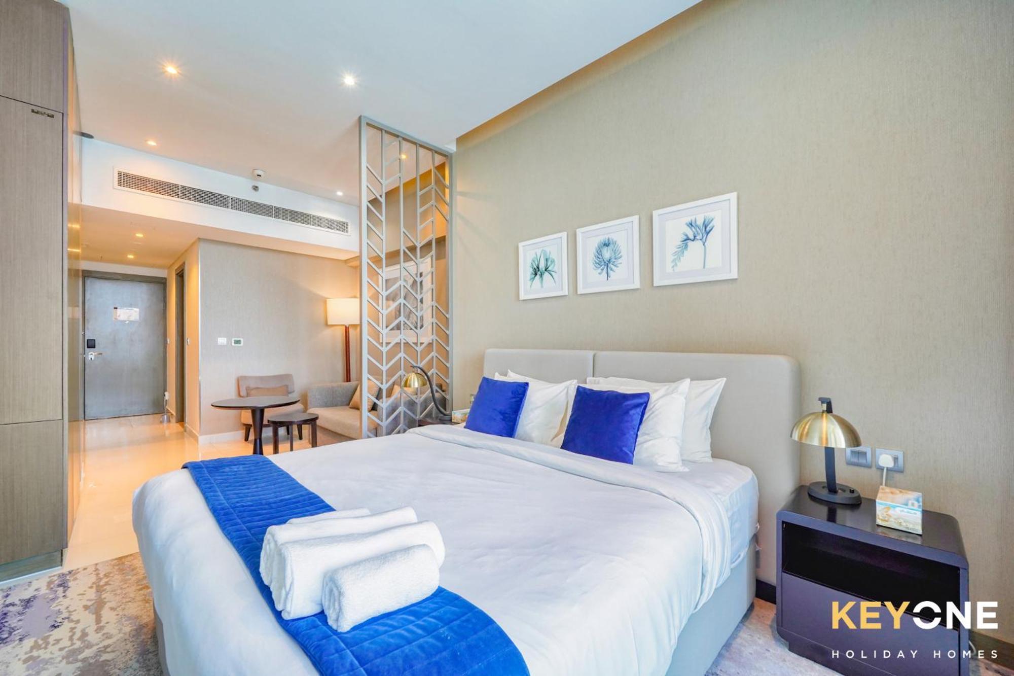 Sleek Studio In Prive With Stunning Canal View Dubai Buitenkant foto