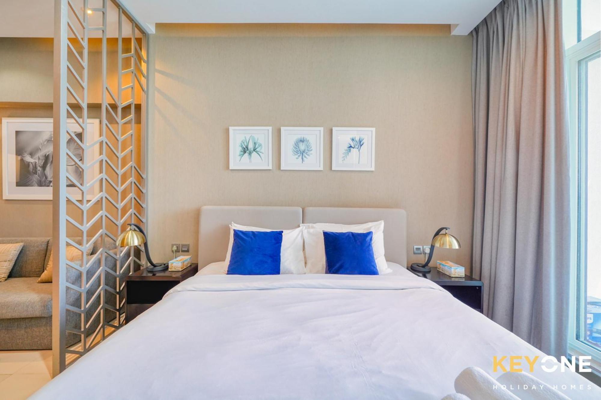 Sleek Studio In Prive With Stunning Canal View Dubai Buitenkant foto